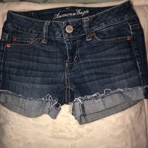 American Eagle low rise shorts in size 00